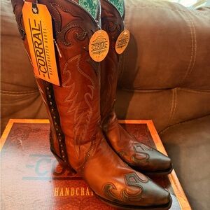 Corral Brown Leather Western snip toe boots.
